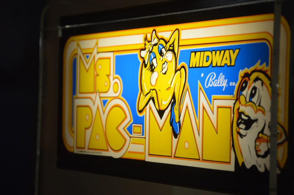 Pacman machine top banner